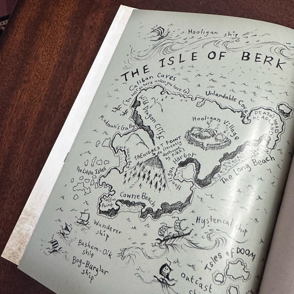 How to Train Your Dragon Complete Book of Dragons Guide to Dragon Species Book - Picture 6 of 8